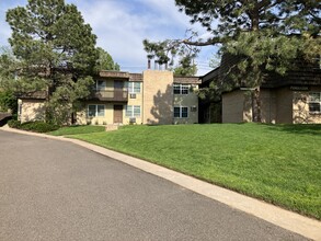 Ponderosa Apartments in Englewood, CO - Building Photo - Building Photo