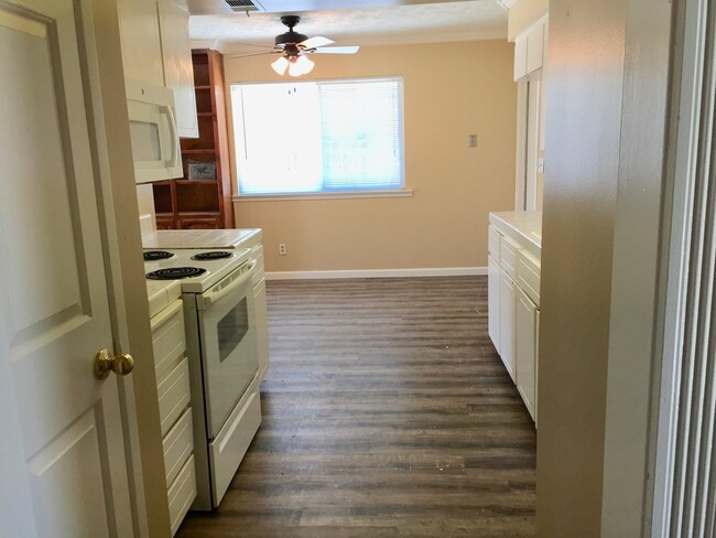 1695 Griffith Ave in Clovis, CA - Building Photo - Building Photo