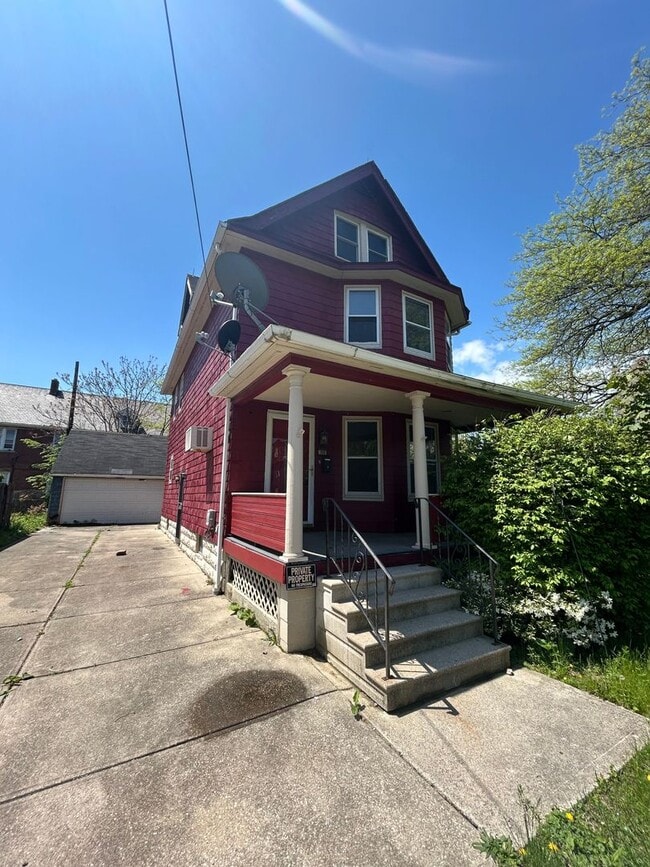 1000 Nathaniel Rd in Cleveland, OH - Building Photo - Building Photo