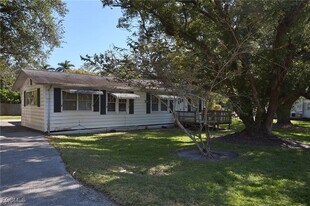 10461 McGregor Blvd in Ft. Myers, FL - Building Photo