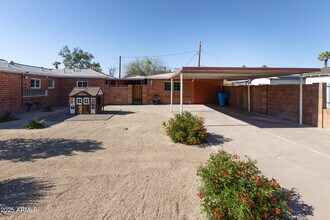 1330 E Monte Vista Rd in Phoenix, AZ - Building Photo - Building Photo