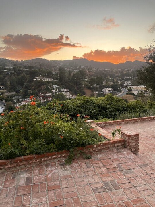3551 Westfall Dr in Los Angeles, CA - Building Photo