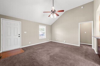 519 Oakmont Dr in Clarksville, TN - Foto de edificio - Building Photo