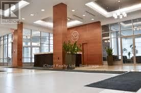 33 Elm Dr W in Mississauga, ON - Building Photo - Building Photo