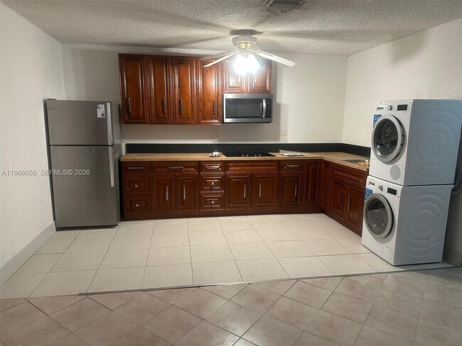 1275 W 31st St in Hialeah, FL - Building Photo - Building Photo