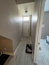 2336 N Southport Ave, Unit #1Front in Chicago, IL - Building Photo - Building Photo
