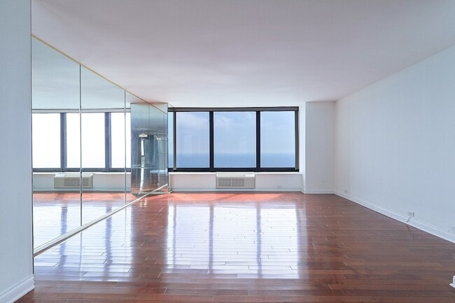 155 N Harbor Dr, Unit 5210 in Chicago, IL - Building Photo - Building Photo