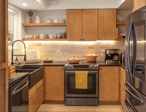 9015 Cynthia St in West Hollywood, CA - Building Photo - Building Photo