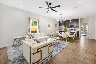 8011 W Elizabeth Ln in Fort Worth, TX - Building Photo