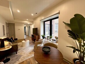 1337 W Estes Ave in Chicago, IL - Building Photo - Building Photo
