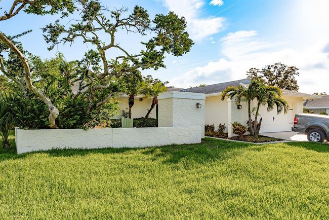 2830 Wildwood Dr in Clearwater, FL - Building Photo - Building Photo