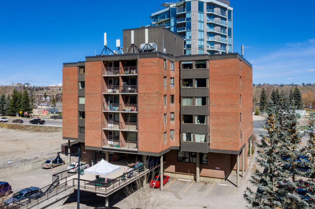 Bow Claire Apartments in Calgary, AB - Building Photo