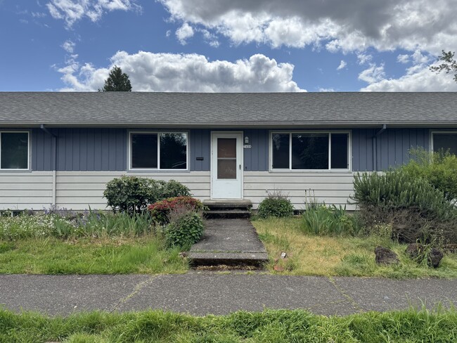 property at 5404-5412-5412 SE Harold St