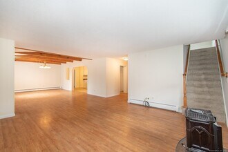 34 N Maple St, Unit 10101 in Enfield, CT - Building Photo - Building Photo