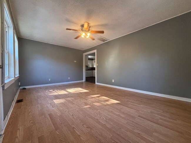 1323 E Atlantic St in Springfield, MO - Building Photo - Building Photo