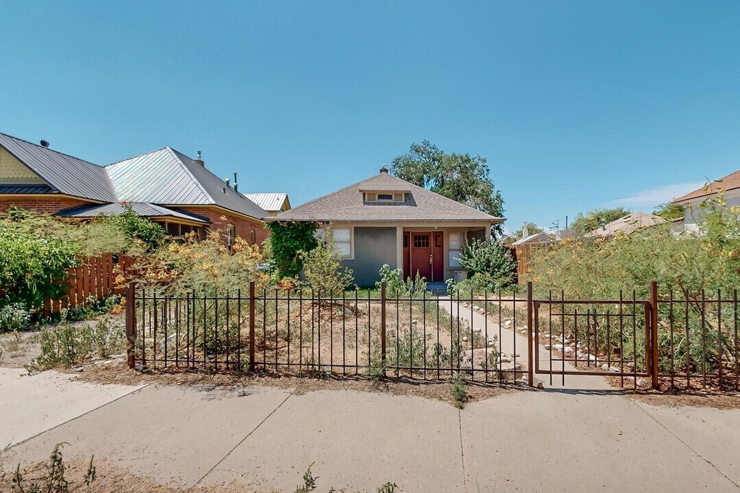 607 Walter St SE in Albuquerque, NM - Building Photo