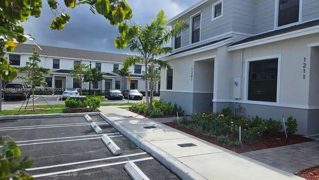 1221 NE 3rd Ave in Florida City, FL - Building Photo - Building Photo