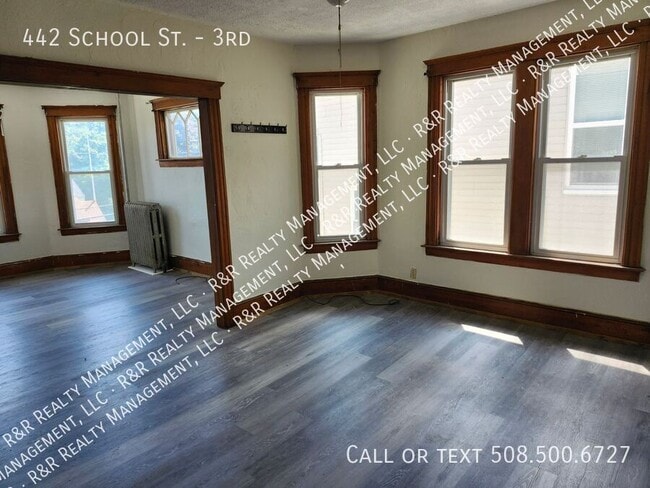 442 School St in Webster, MA - Building Photo - Building Photo