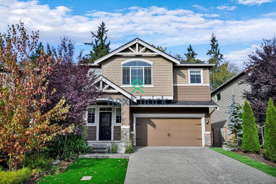 8430 NE 203rd Pl in Bothell, WA - Building Photo