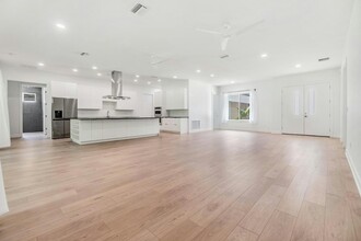 2114 Curry Rd in Lutz, FL - Building Photo - Building Photo