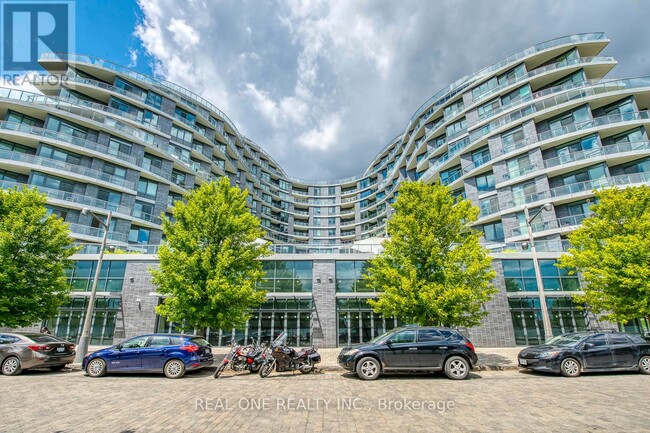 1-811 Edgewater Dr in Toronto, ON - Building Photo - Building Photo