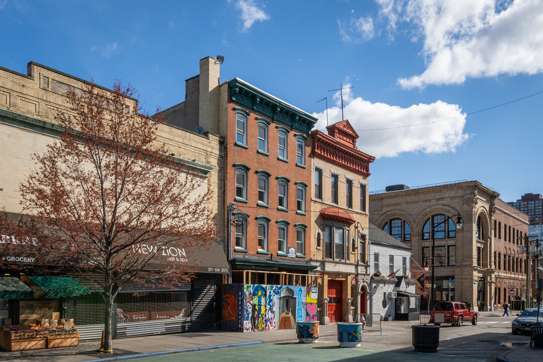 246 Bay St in Jersey City, NJ - Building Photo