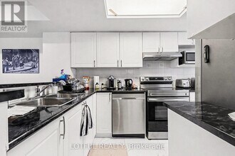 112 Centrepointe Dr in Ottawa, ON - Building Photo - Building Photo