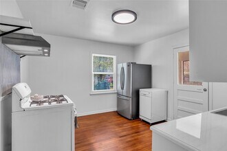 848 1/2 Fisher St in Houston, TX - Building Photo - Building Photo