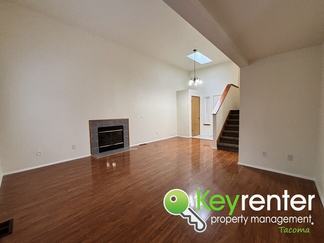 5064 38th St Ct NE in Tacoma, WA - Foto de edificio - Building Photo