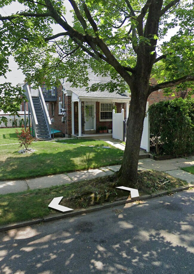 2449 W Tilghman St, Unit 2nd Floor in Allentown, PA - Building Photo - Building Photo