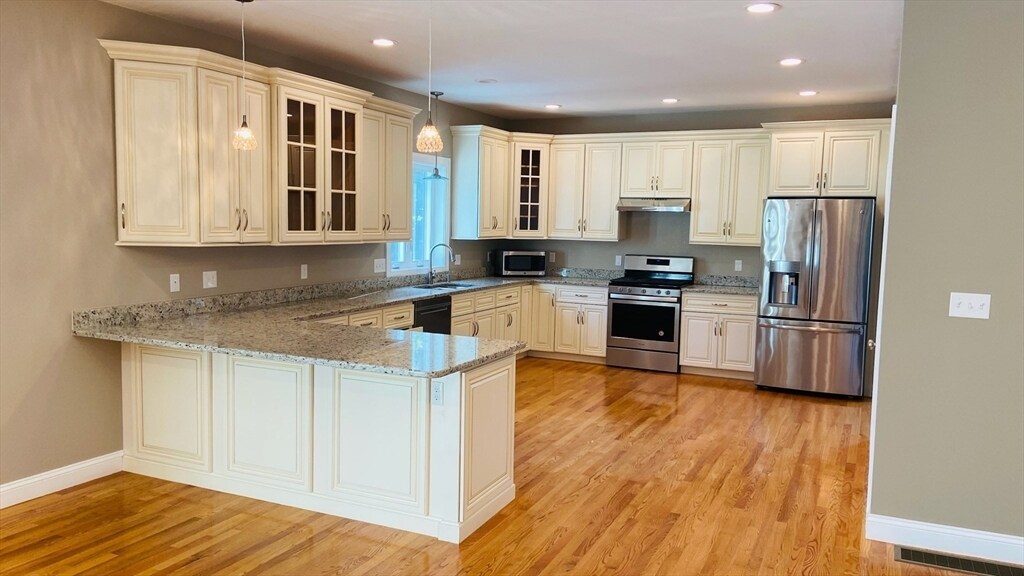 10 A Arredondo Cir in Randolph, MA - Building Photo