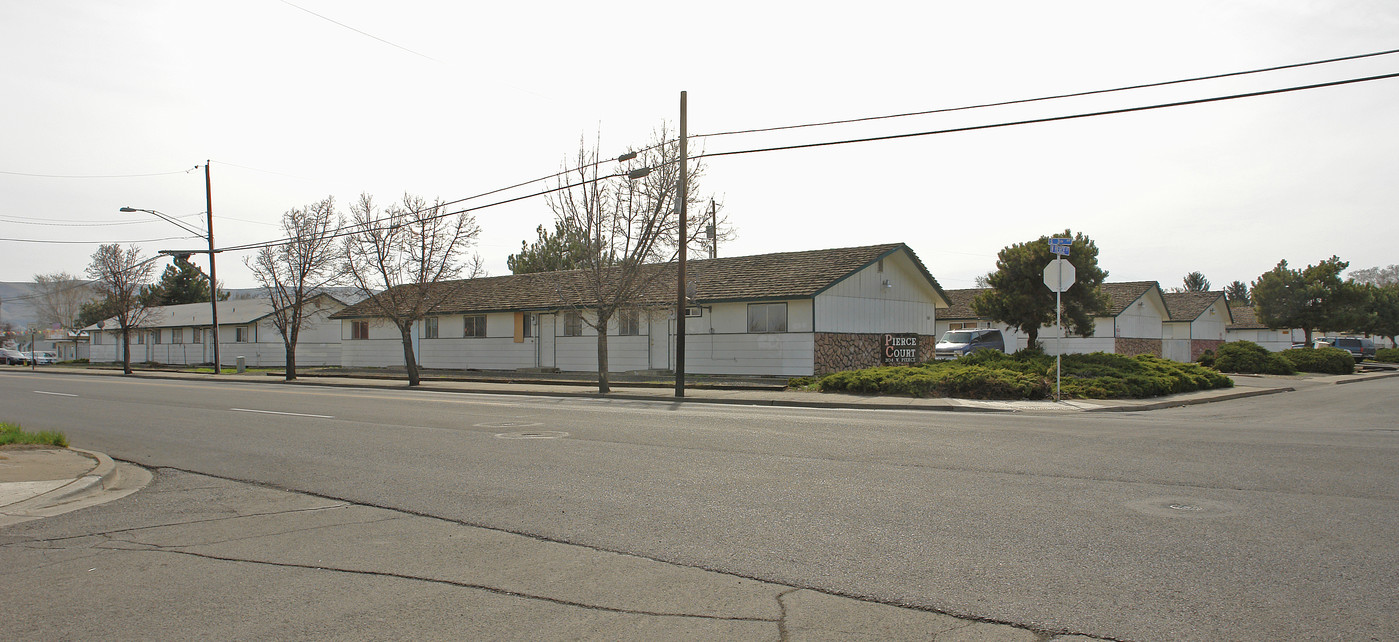 302-410 W Pierce St in Yakima, WA - Building Photo