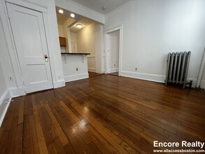 112 Queensberry St, Unit D in Boston, MA - Building Photo - Building Photo