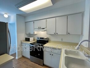 3314 W Wyoming Cir in Tampa, FL - Building Photo - Building Photo