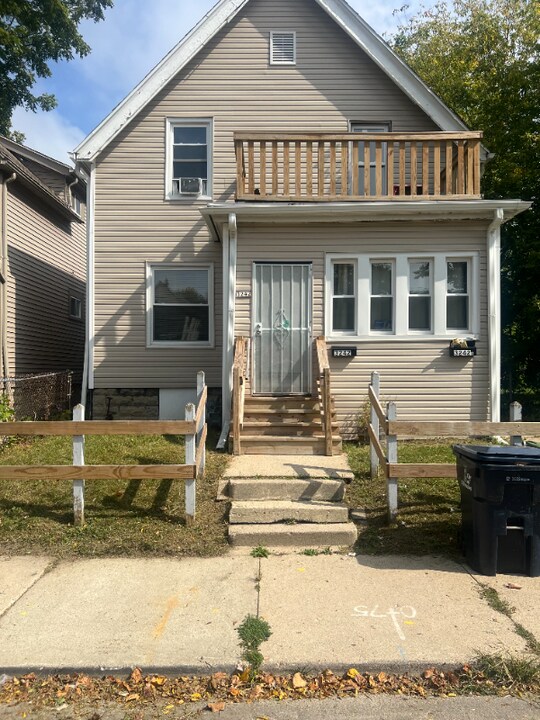 3242 N Achilles St in Milwaukee, WI - Building Photo