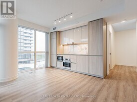 8 Interchange Wy in Vaughan, ON - Building Photo