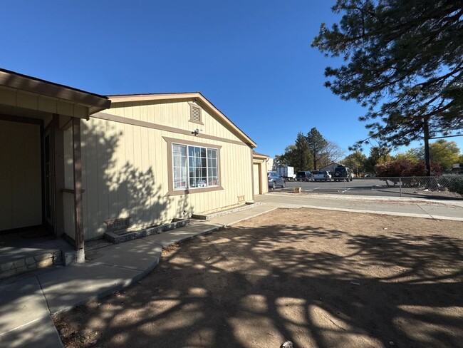 415 Margrave Dr in Reno, NV - Building Photo - Building Photo