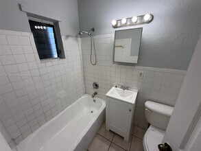 817 NW 10th St in Hallandale Beach, FL - Building Photo - Building Photo