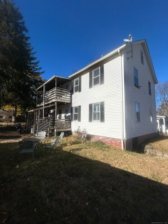 58 Spring St in Vernon, CT - Building Photo