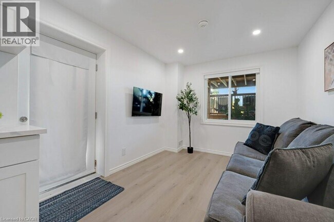 160 Freure Dr in Cambridge, ON - Building Photo - Building Photo