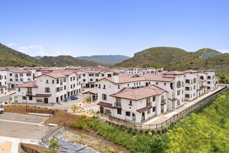 Vintage at Anacapa Canyon in Camarillo, CA - Building Photo - Building Photo