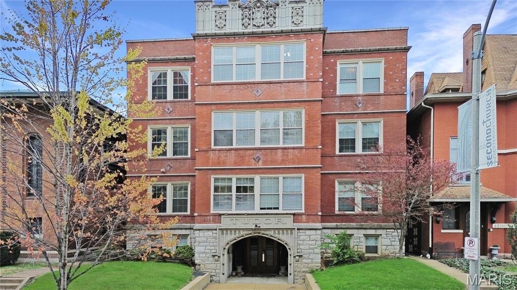 4512 Westminster Pl in St. Louis, MO - Building Photo