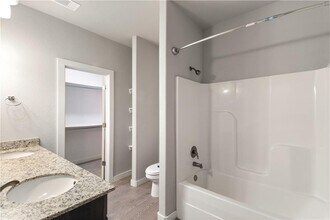 402 Barbet Dr in Centerton, AR - Building Photo - Building Photo