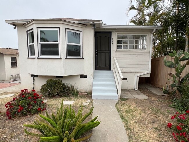 property at 860-862 W 3rd St