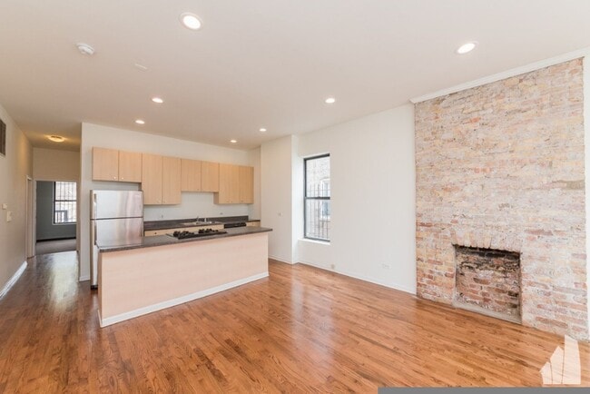 2835 W Medill Ave