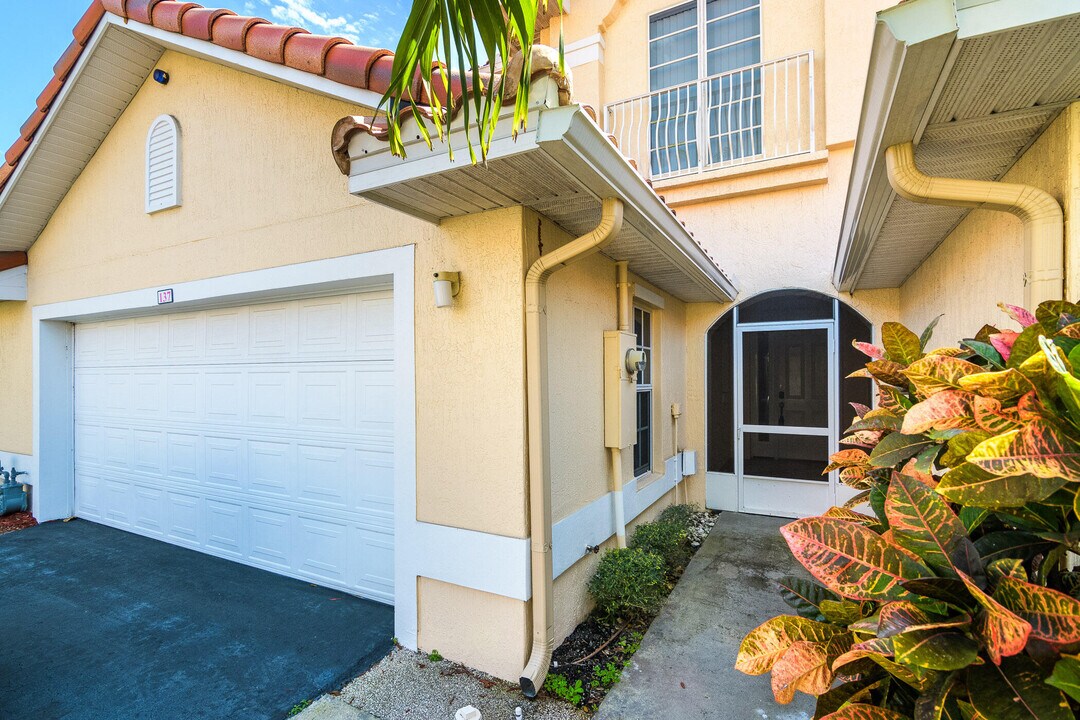 137 Manny Ln in Cape Canaveral, FL - Building Photo