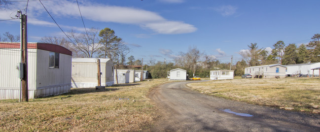 1519 Airport Rhodhiss Rd in Hickory, NC - Foto de edificio - Building Photo