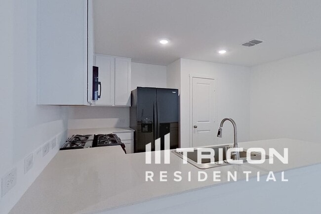 10737 Dusty Rnch Rd in Fort Worth, TX - Building Photo - Building Photo