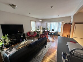 132 Columbia St, Unit 1 in Cambridge, MA - Building Photo - Building Photo