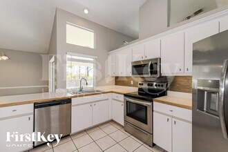 3166 Gillot Blvd in Port Charlotte, FL - Foto de edificio - Building Photo